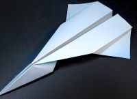 [战斗纸飞机怎么折飞得远]飞的最远的纸战斗机怎么折