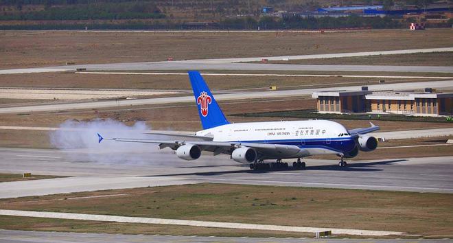 飞机高空坠落冲击力-飞机从高空坠落人会怎么样